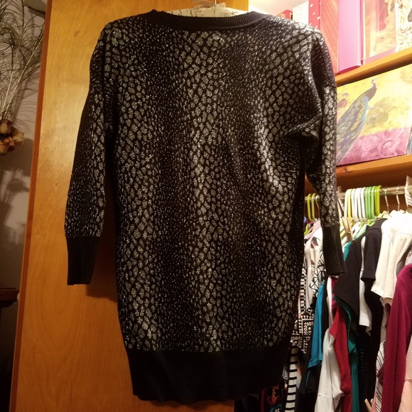 MK Metallic 3/4 Sleeved Sweater - Picture 2 of 4